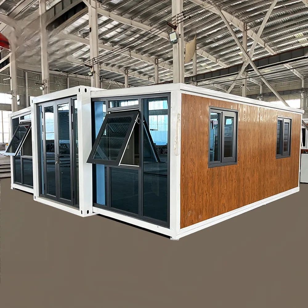 Bővíthető készház gyártás közben, üzemben