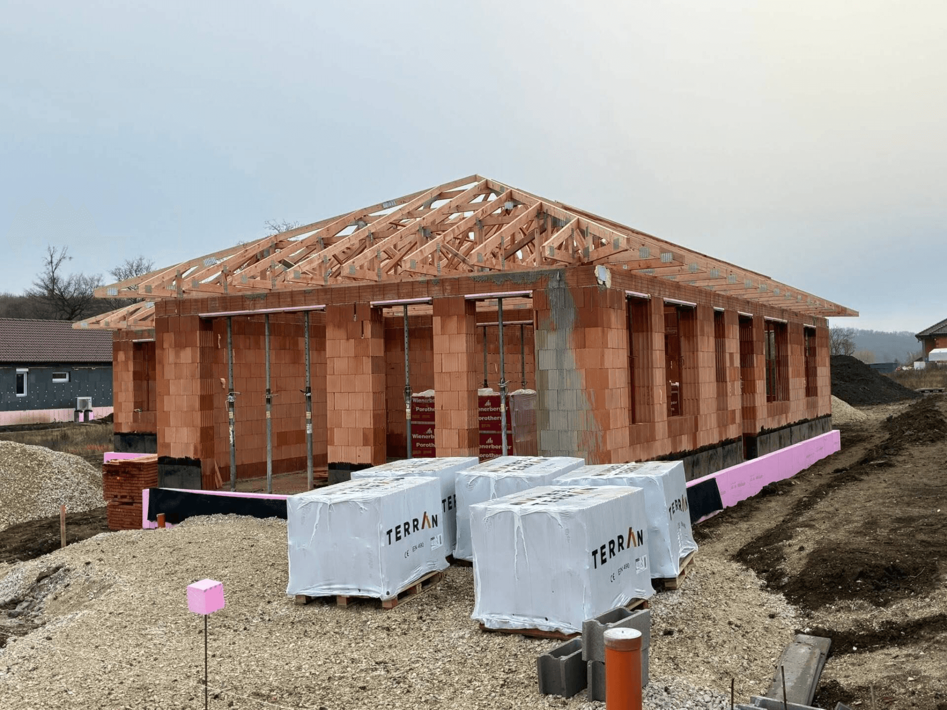 Prémium, új építésű, erdőszéli ikerházak Tarján újépítésű övezetében!